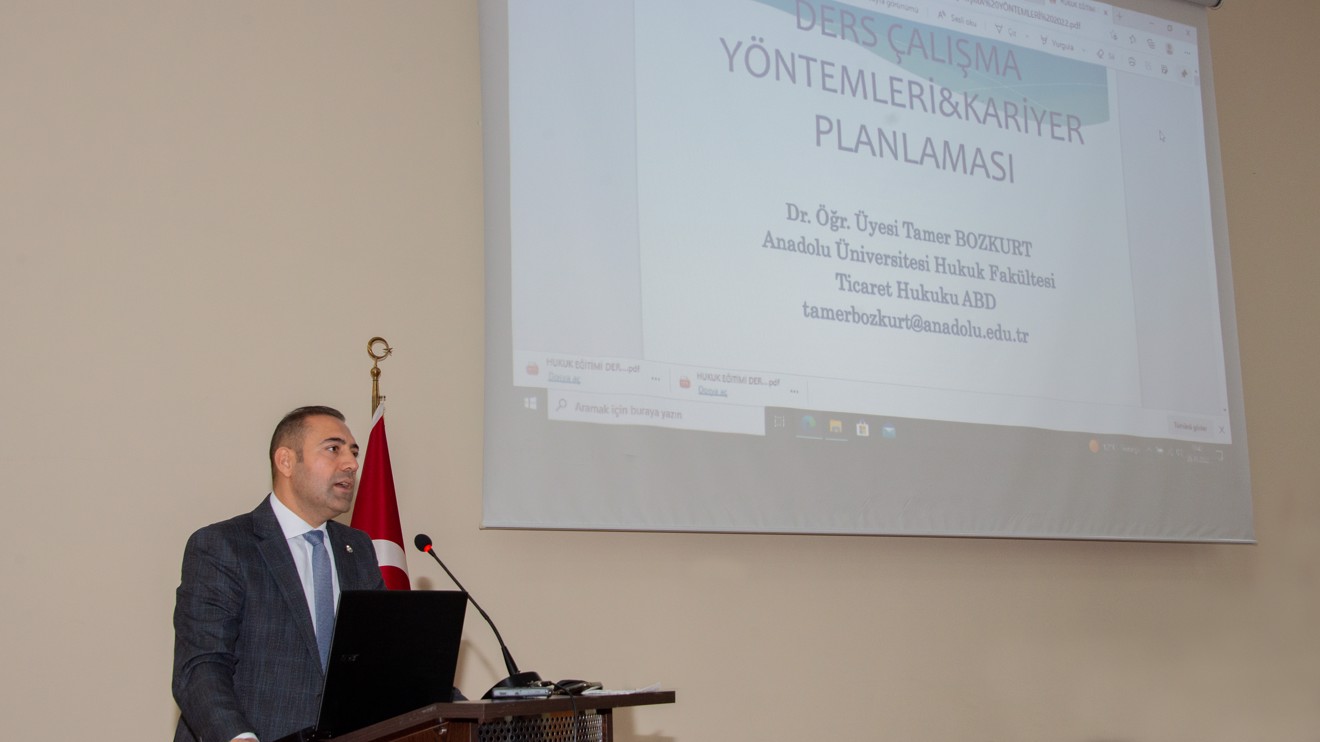 Selçuk Üniversitesinde hukukta ders çalışma yöntemleri anlatıldı